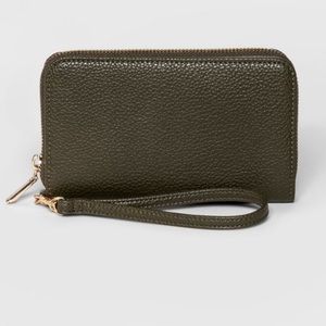 NWOT A New Day Zip Round Wallet Wristlet